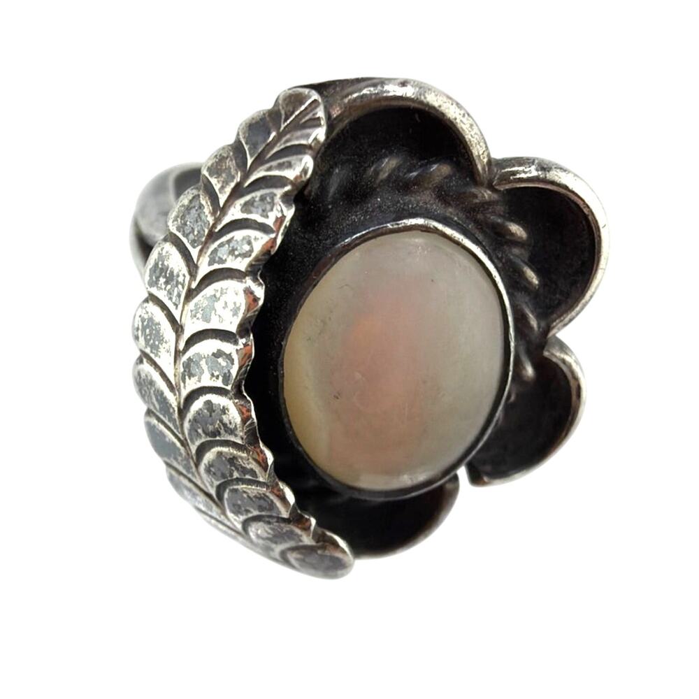 Sterling Silver Leaf Motif Mother Of Pearl Ring 6